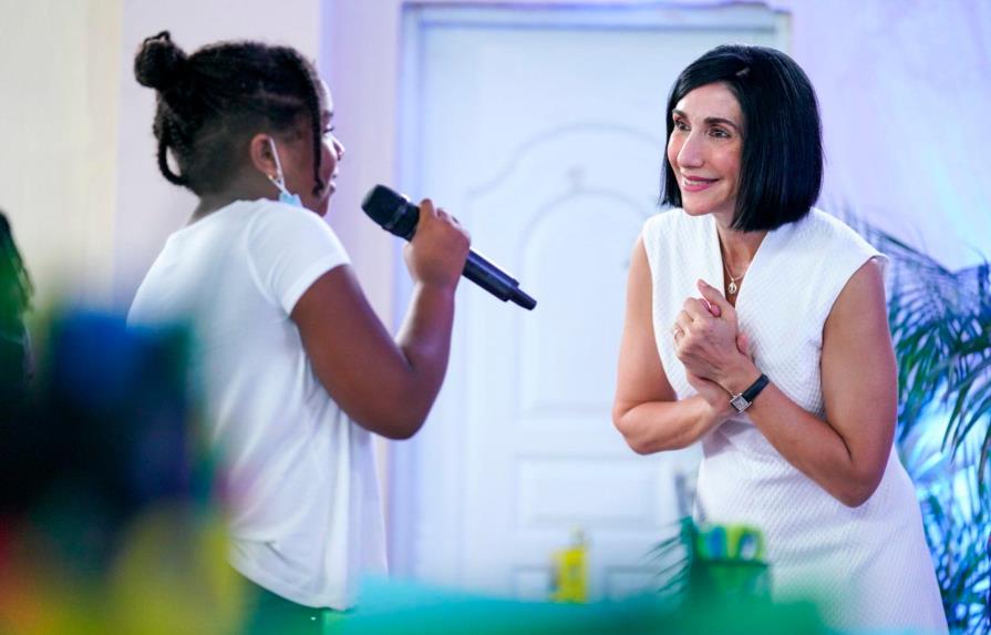 Primera dama auspicia charla-taller para adolescentes 