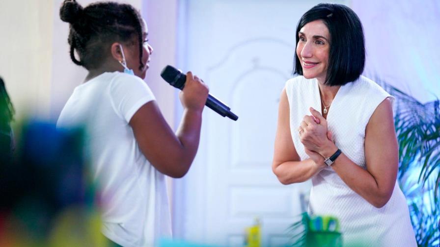 Primera dama auspicia charla-taller para adolescentes 