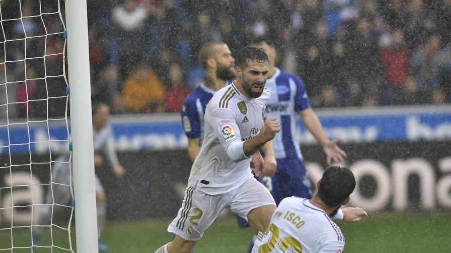 Real Madrid gana 2-1 en Alavés y es líder provisional