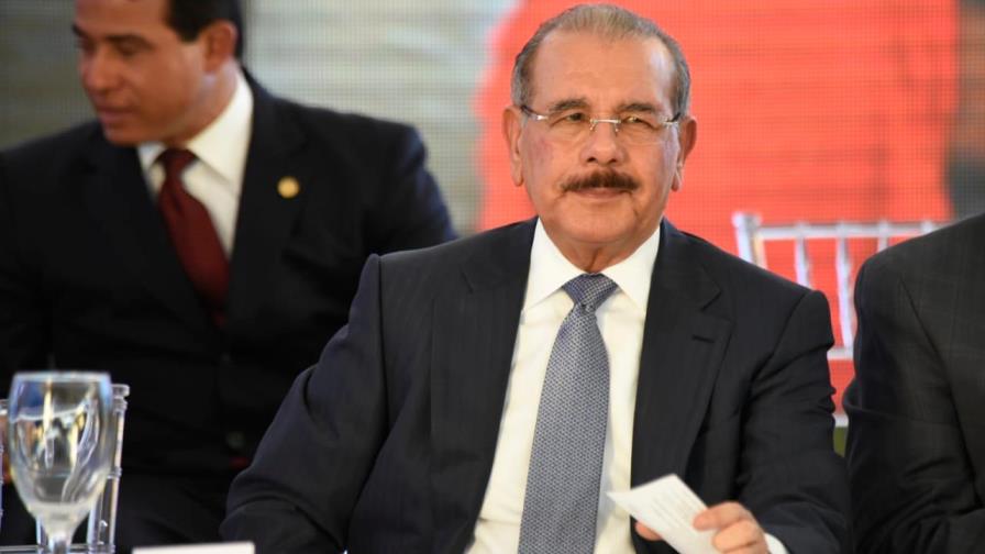 Presidente Medina revisa resultados del Proyecto de Comunicaciones Aeroportuarias