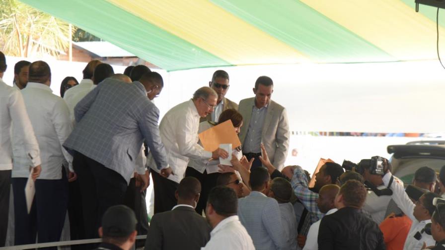 Presidente Medina entrega 3,045 títulos propiedad en el Noroeste