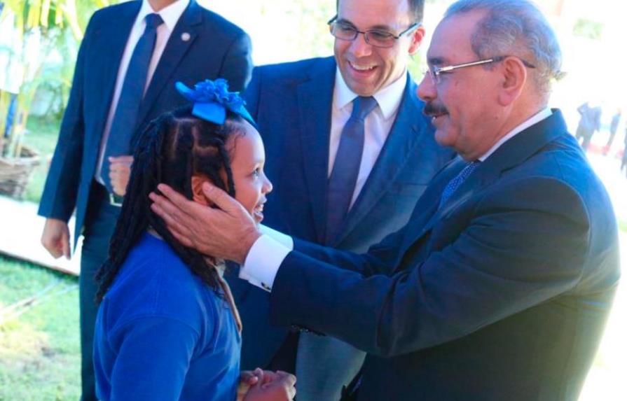 Presidente Medina inaugura escuela en sector María Auxiliadora de Villa Mella