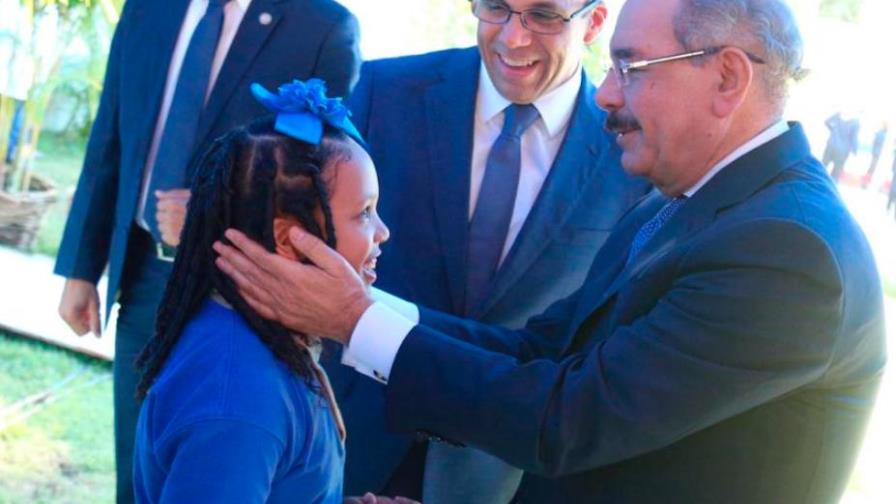 Presidente Medina inaugura escuela en sector María Auxiliadora de Villa Mella Presidente Medina inaugura escuela en sector María Auxiliadora de Villa Mella