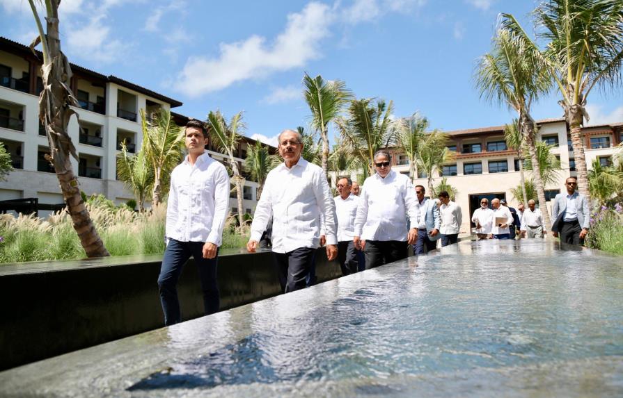 Inauguran el hotel Lopesan, que tiene 1,022 habitaciones, y dan picazo en Uvero Alto 