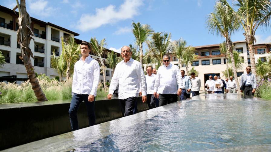 Inauguran el hotel Lopesan, que tiene 1,022 habitaciones, y dan picazo en Uvero Alto Inauguran el hotel Lopesan, que tiene 1,022 habitaciones, y dan picazo en Uvero Alto