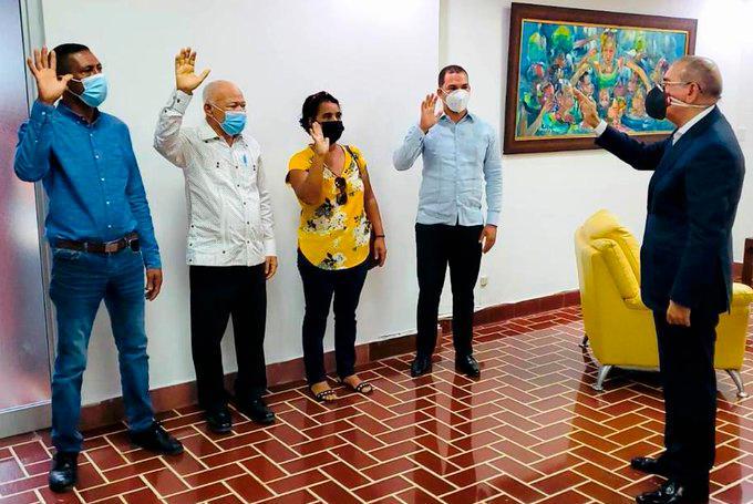 Danilo juramenta a seis dirigentes del PRM y el PRSC en Azua