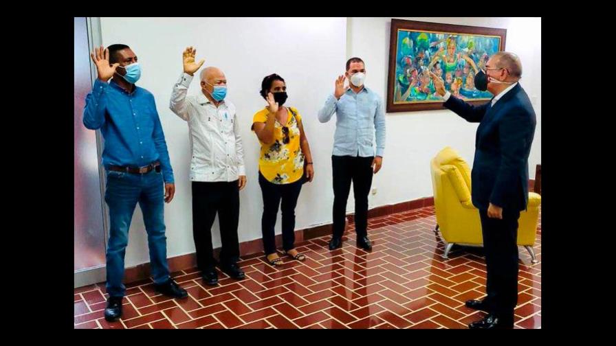 Danilo juramenta a seis dirigentes del PRM y el PRSC en Azua
