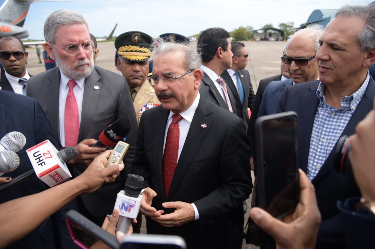 Danilo Medina ofrece declaraciones a la prensa a su arribo al país este sábado 23 de marzo del 2019, desde Estados Unidos.