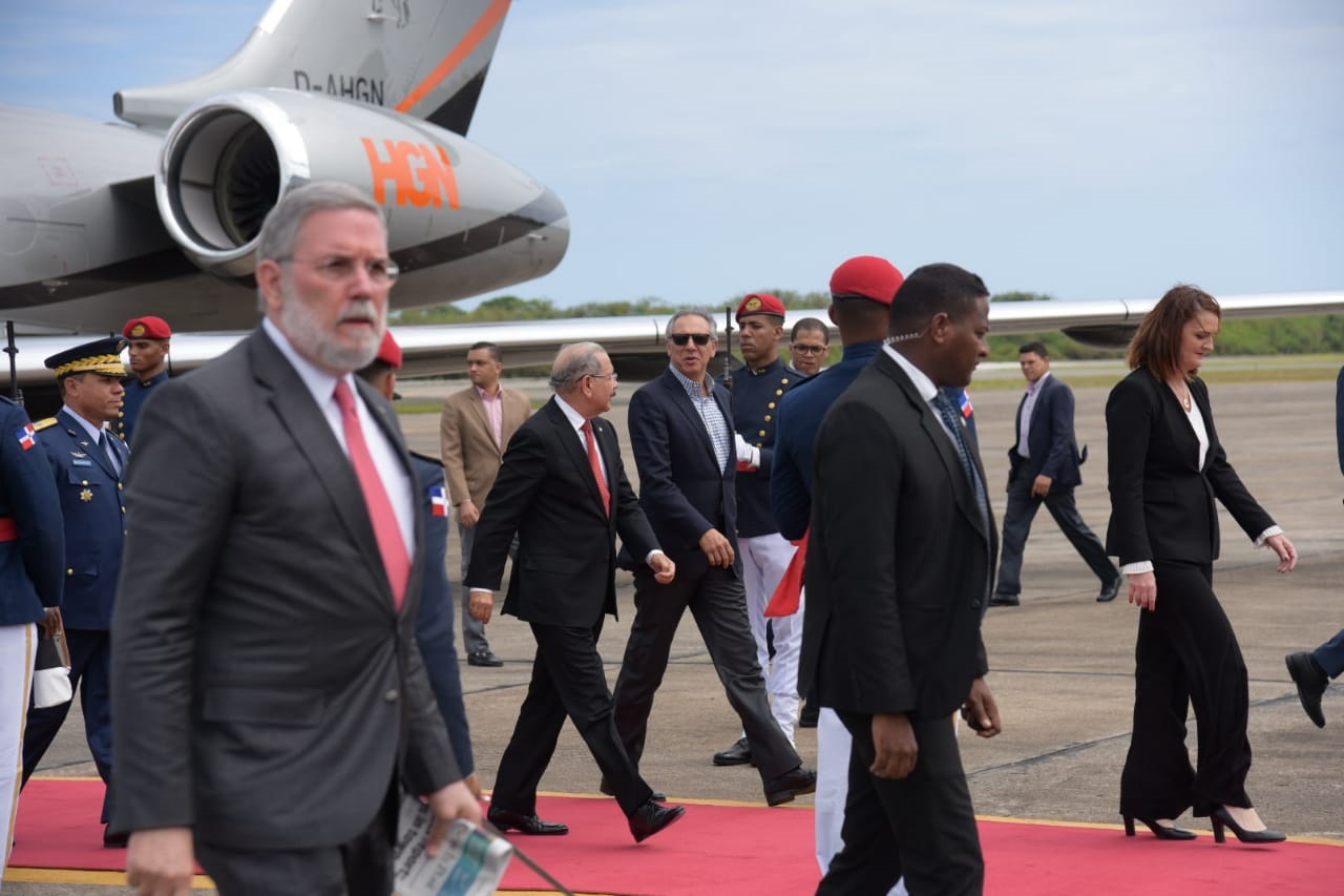 El presidente Medina, junto a  algunos de los funcionarios que lo acompañaron a la Florida, Estados Unidos.