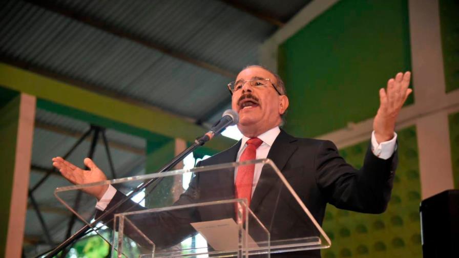 Presidente Medina pide “cumplir fielmente” las disposiciones de la Constitución