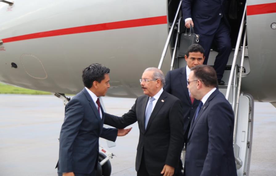 VIDEO: Presidente Danilo Medina llega a El Salvador 