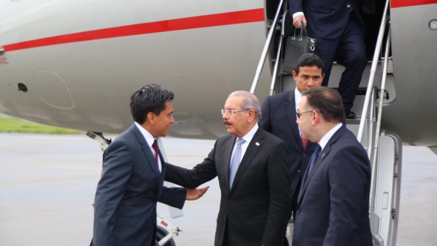 VIDEO: Presidente Danilo Medina llega a El Salvador 