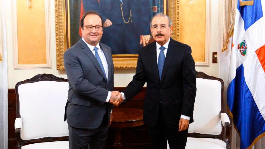 Danilo Medina recibe al expresidente de Francia