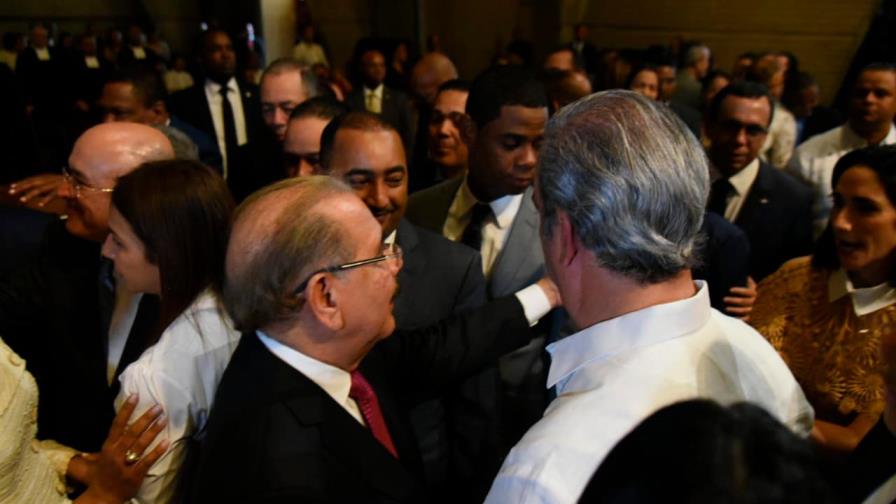 Abinader le da abrazo de paz a Danilo y luego critica su “poco trabajo”  en Higüey