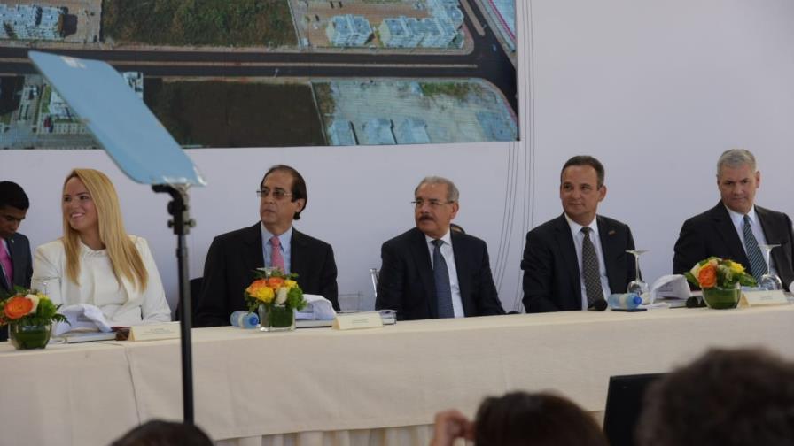 El presidente Medina entrega dos residenciales en la Ciudad Juan Bosch