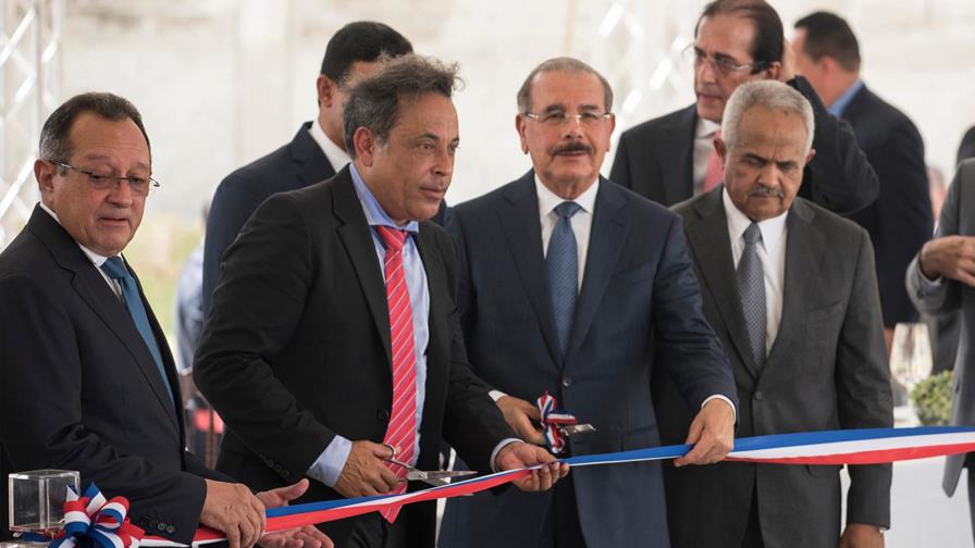 Inaugura fábrica de alimentos para animales