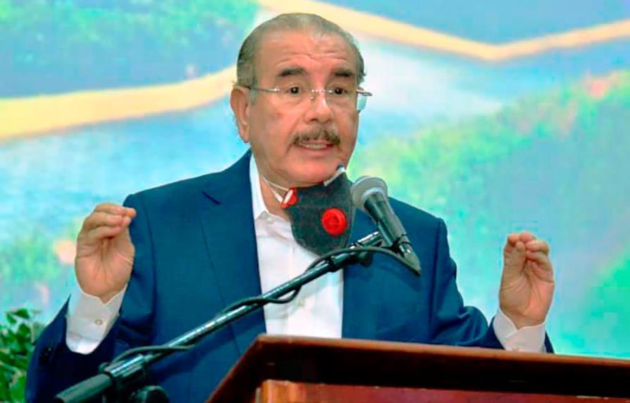 Danilo Medina asume el PLD; explica por qué perdió y cómo volver al poder