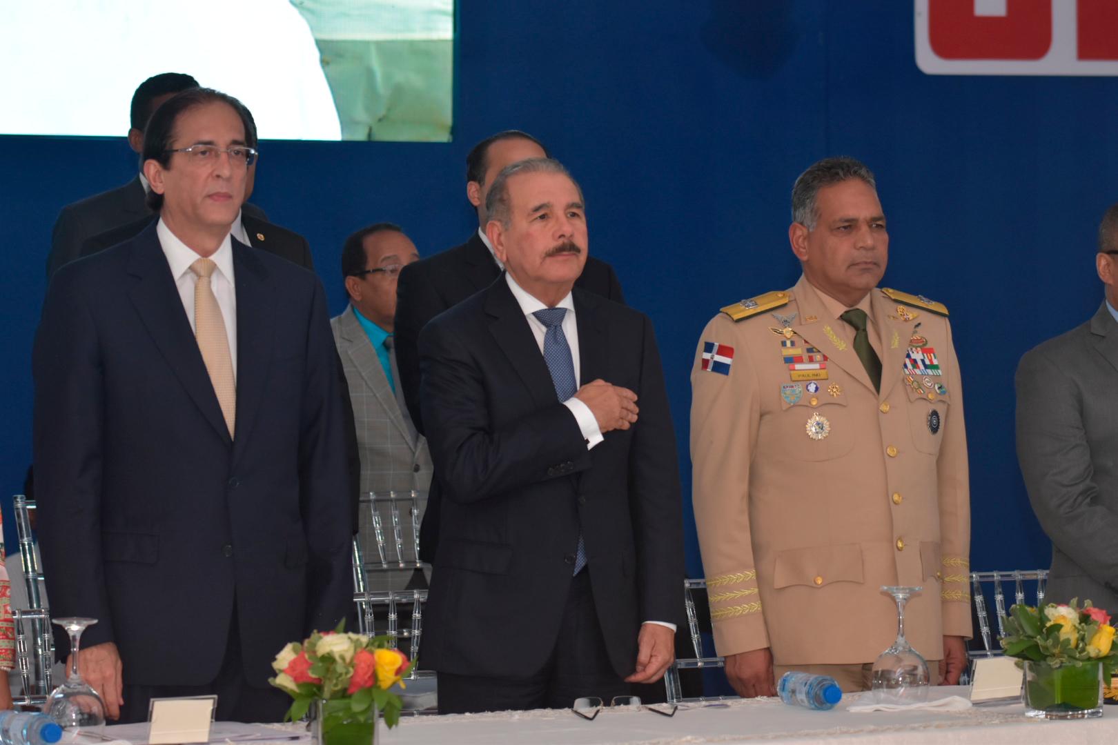 En el acto también hablaron Juan Lantigua y Amílcar Romero, gobernador y senador de la provincia Duarte. 