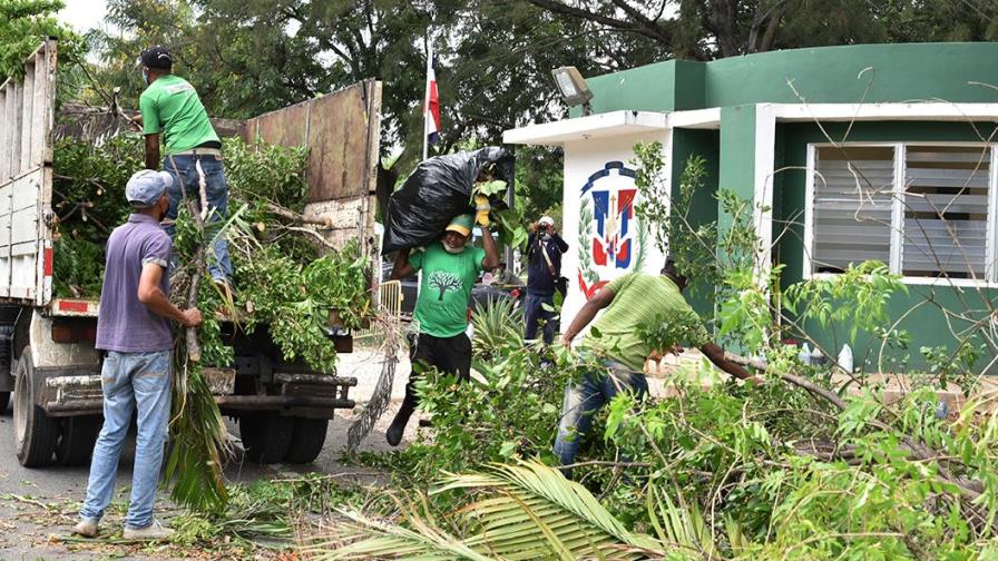 Obras Públicas encabeza operativo de limpieza en el Parque del Este