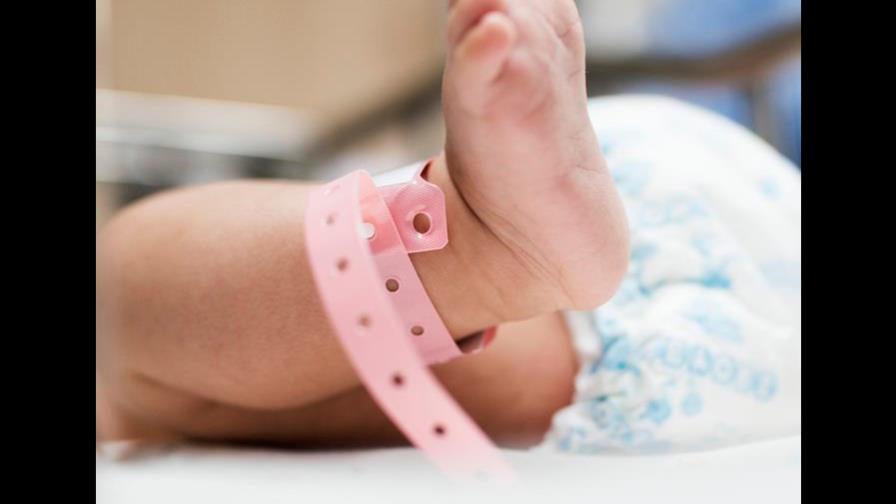 Mujer con muerte cerebral da a luz a un bebé