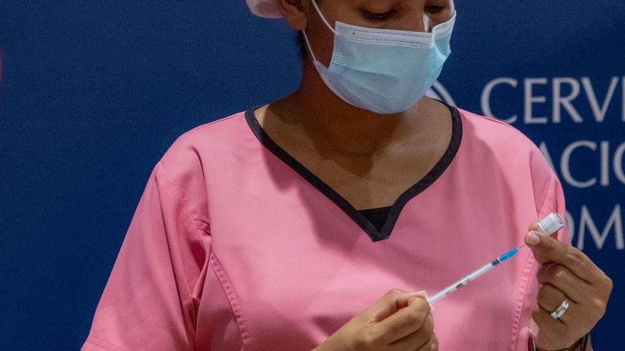 Julio cerró con cifras oficiales más positivas sobre el COVID-19