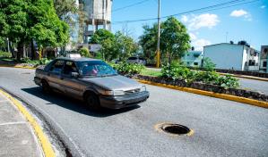 Robo de tapas en las calles: un delito que no para y que causa accidentes a peatones y conductores 