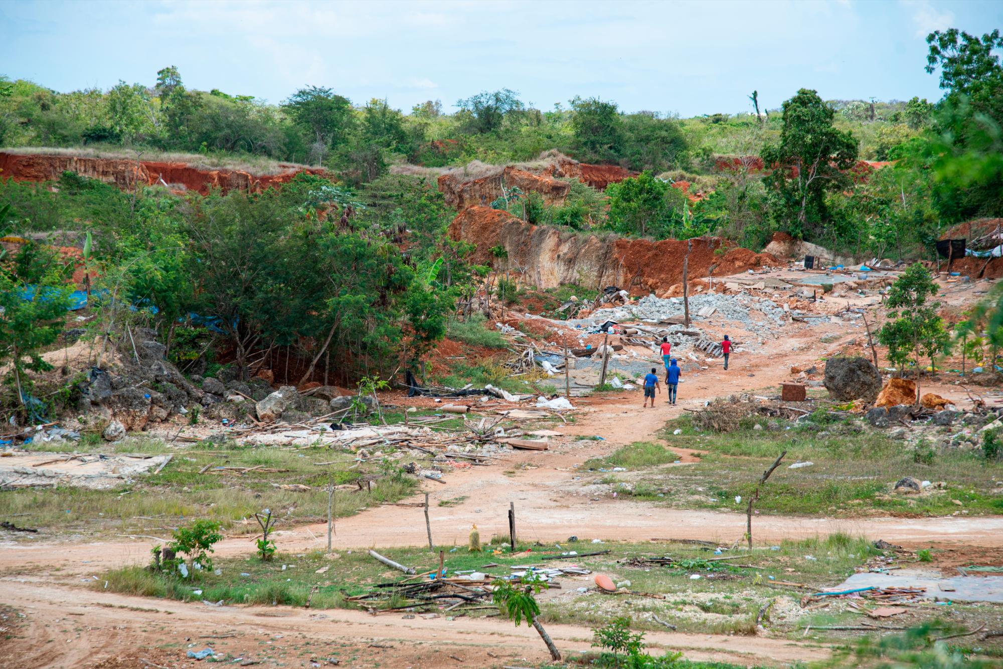 De este lugar se extrajo material para relleno durante muchos años y ahora las autoridades quieren recuperar el espacio con relleno.