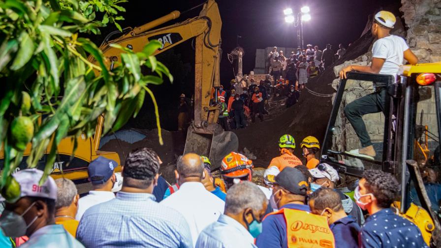 Tres de una misma familia mueren sepultados por derrumbe en Baní