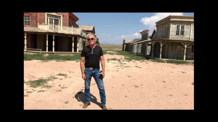 El asistente que entregó el arma a Baldwin había sido despedido anteriormente El asistente que entregó el arma a Baldwin había sido despedido anteriormente