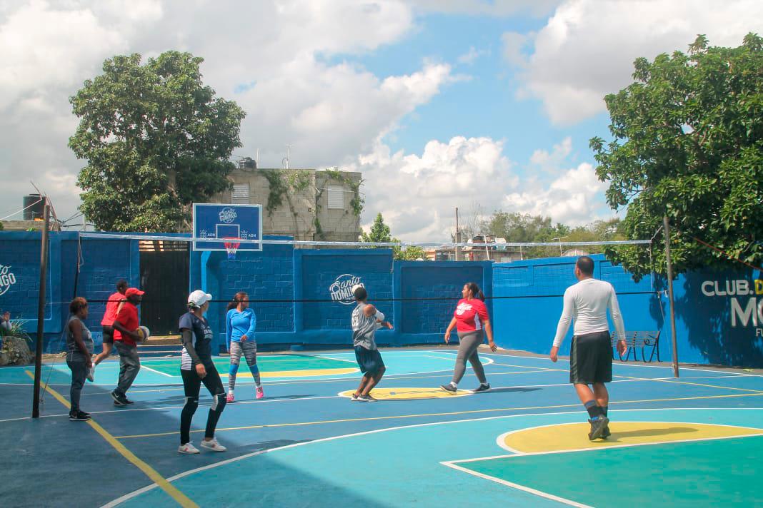 La cancha remozada por la Alcaldía