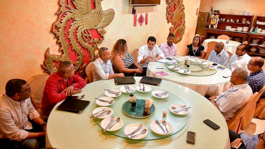 Alcalde David Collado se reúne con buhoneros para tratar caos de la Duarte con París
