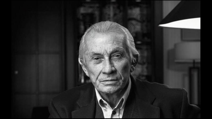 Murió el peluquero que inventó el peinado escalado