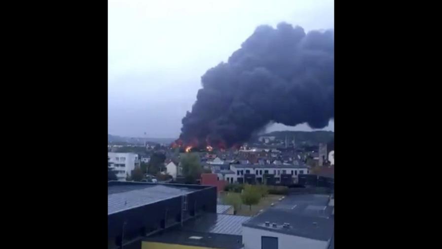 Cierran colegios por fuego en una planta química en Francia