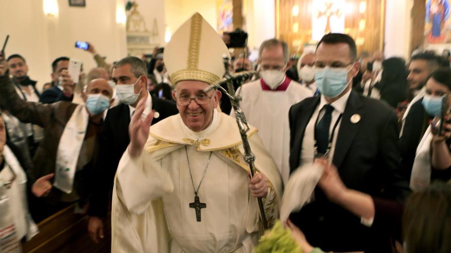 El papa viaja al castigado norte de Irak para cerrar su gira