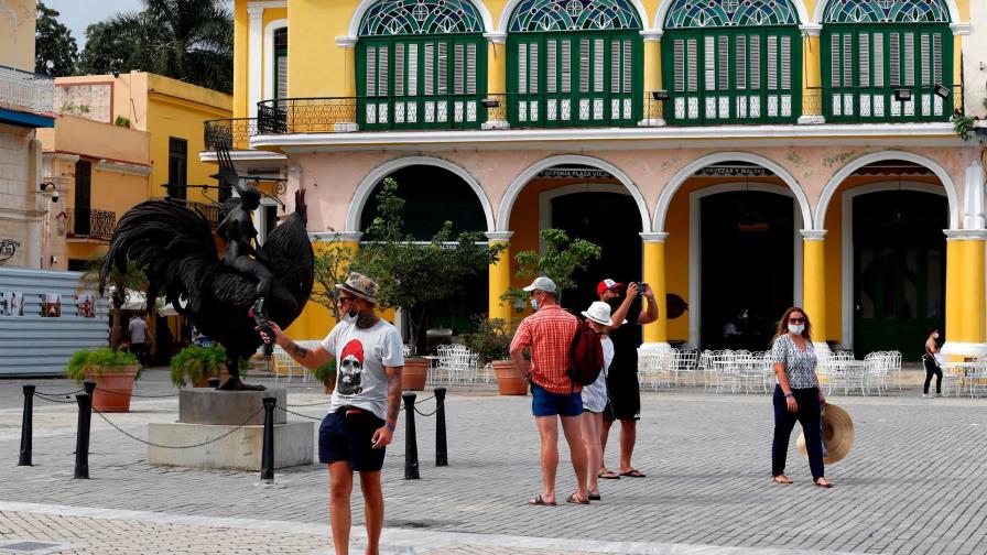 Cuba eliminará cuarentena y exigirá certificado de vacunación a viajeros Cuba eliminará cuarentena y exigirá certificado de vacunación a viajeros