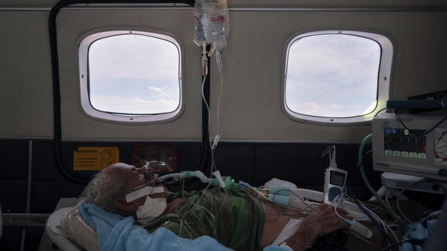 Aviones rescatan a pacientes de COVID en pueblo de Amazonas
