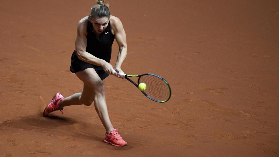 Halep debuta en arcilla con fácil victoria ante Vondrousova