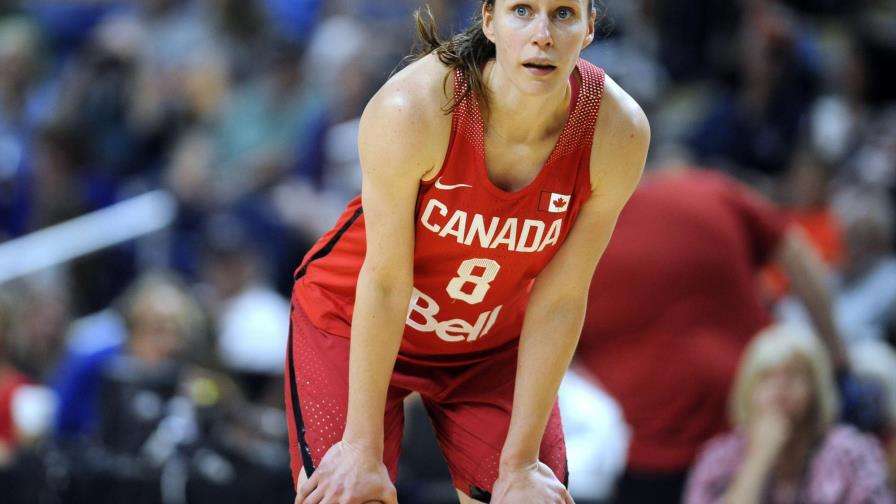 Basquetbolista de Canadá debate entre amamantar o ser atleta