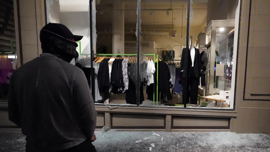 Policía de Portland duda en controlar protestas violentas