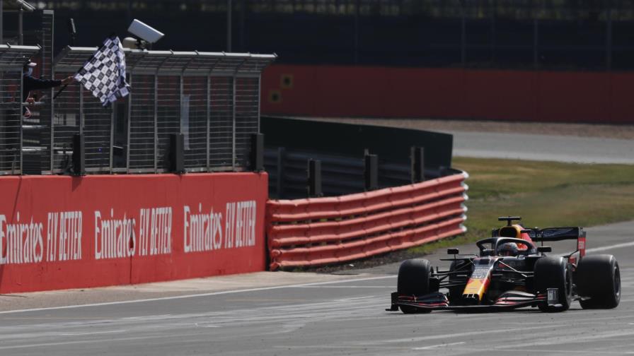 Verstappen somete a los Mercedes en Silverstone Verstappen somete a los Mercedes en Silverstone