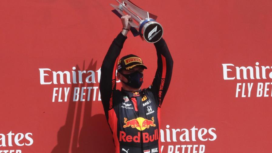 Verstappen somete a los Mercedes en Silverstone