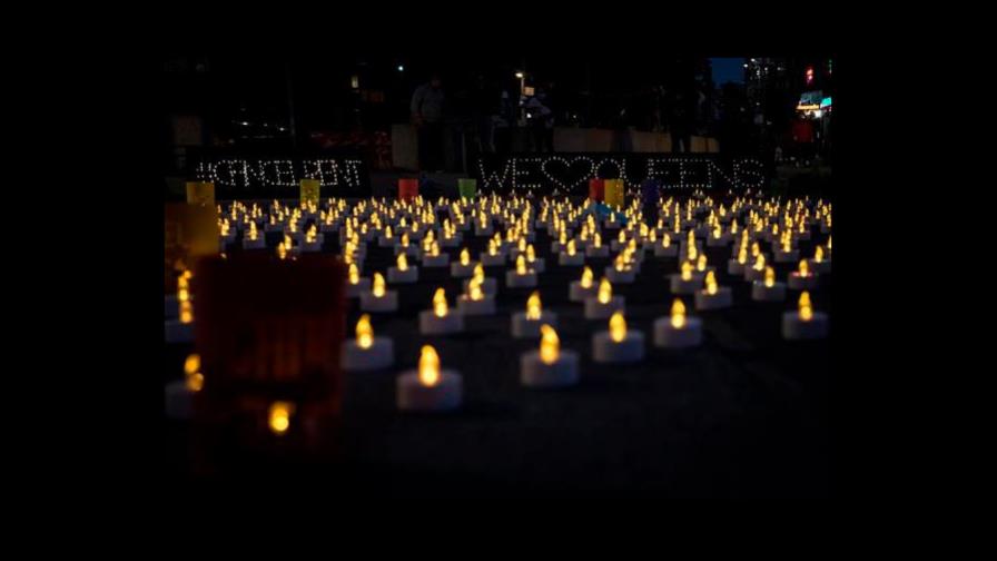 New York Times llena portada con 1,000 obituarios de fallecidos por COVID-19