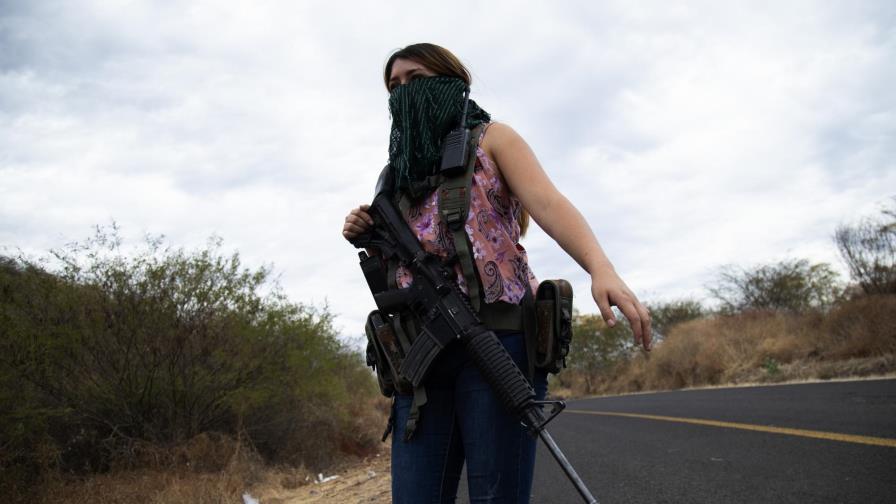En México, las mujeres toman las armas para defenderse