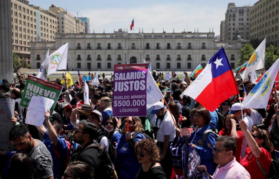 Nueva protesta multitudinaria en las calles de Chile con incidentes aislados