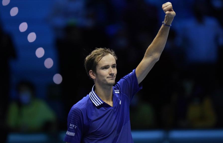 Medvedev amansa a Hurkacz en inicio de Copa Masters ATP