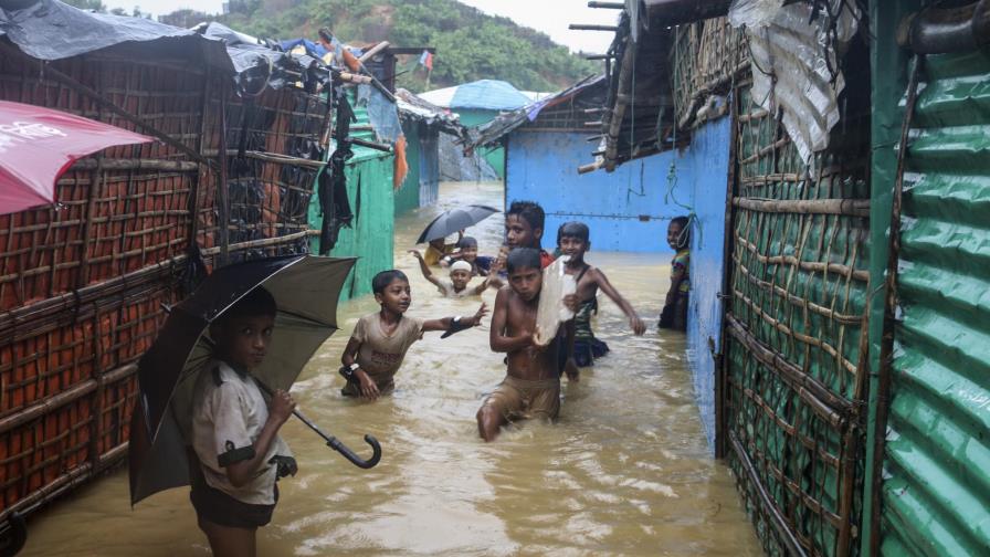 Bangladesh: Inundaciones dejan sin casa a refugiados rohinya