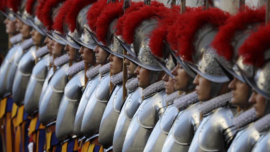 Vaticano: 11 miembros de guardia del Papa tienen coronavirus