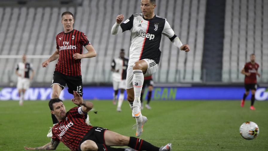En silencio, fútbol regresa en Italia; Juve avanza a final