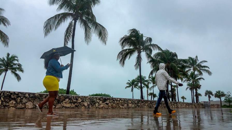 Isaías reduce su marcha antes del encuentro con la costa este de Florida Isaías reduce su marcha antes del encuentro con la costa este de Florida