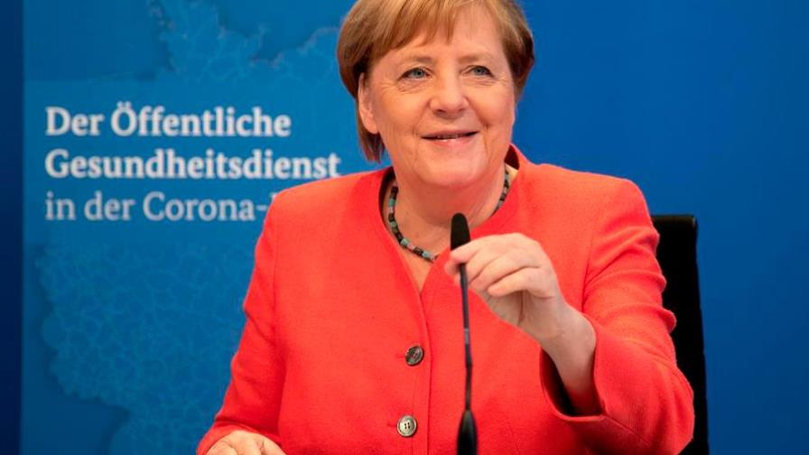 Merkel quiere mejorar infraestructura y comunicación digital contra el virus